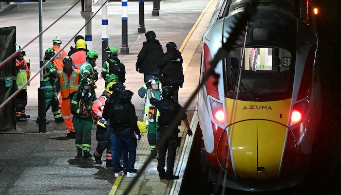 Nine Suffer Life-Threatening Injuries In UK Train Stabbing – Arise News