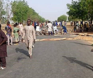 Protesters block Katsina–Kano road over attacks by bandits