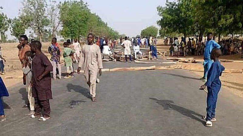 Protesters block Katsina–Kano road over attacks by bandits