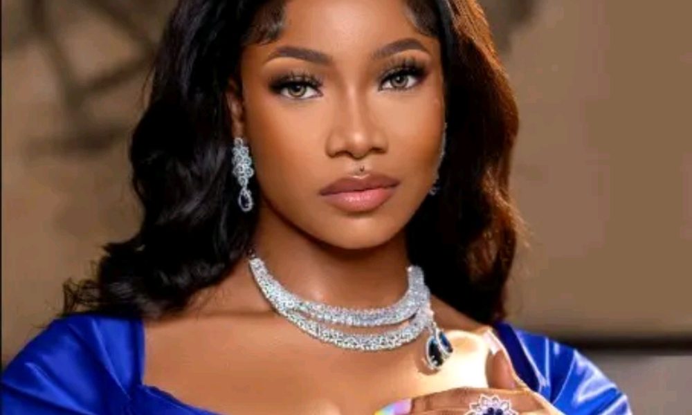 Guinness World Records Recognizes Tacha For Two Makeup Records