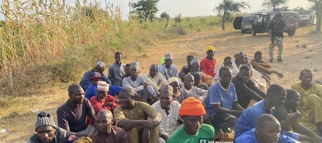 Troops Rescue 86 Kidnapped Victims, Arrest 29 Terror Logistics Suppliers In Borno – Arise News