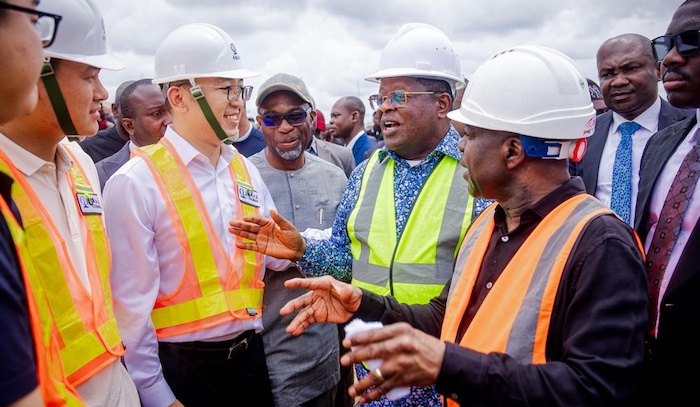 Umahi Gives 30-day Ultimatum To Contractors, Hands over Roads to Abia Governor  – Arise News