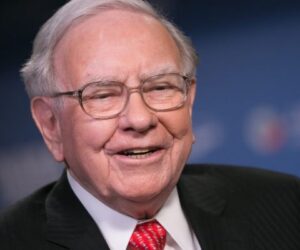Warren Buffett says he’s resigning as s Berkshire Hathaway CEO