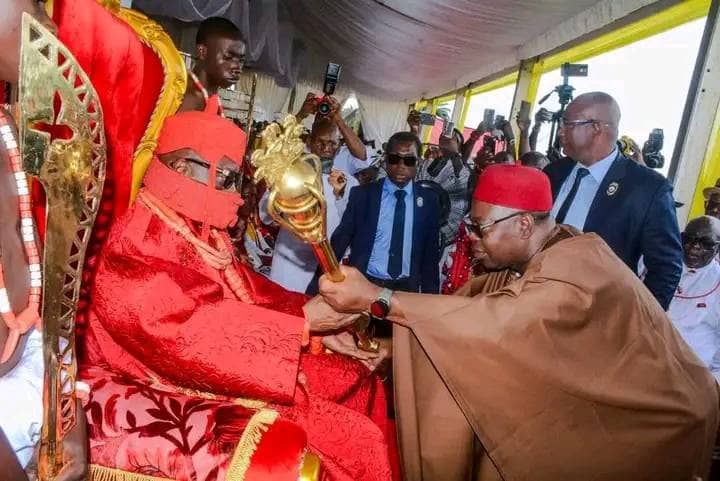 Atanomeyovwi Congratulates Udu Monarch On Presentation Of Staff Of Office