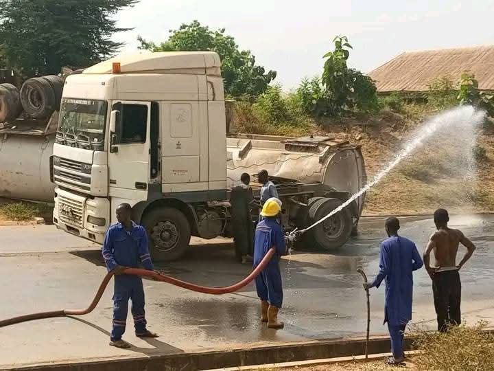 BREAKING: Fuel Tanker Overturns, Blocks Lapai–Agaie Road Weeks After Explosion Killed Dozens In Niger State