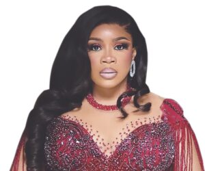 Nollywood: Wumi Toriola kneels to apologise as she reconciles with Afeez Owo [VIDEO]