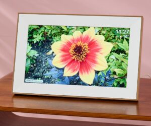 Pexar Starlight 15.6-inch review: this stunning digital photo frame will make both your photos and your living room glow