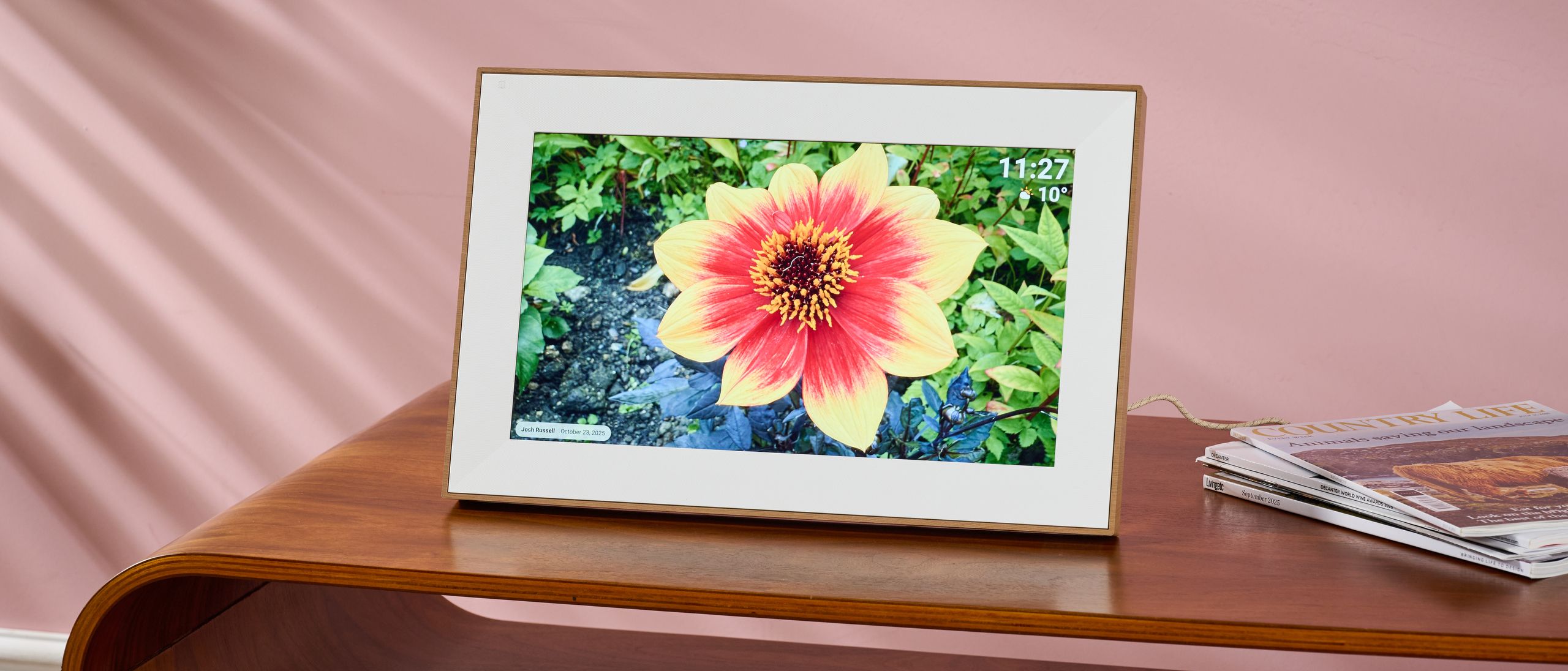 Pexar Starlight 15.6-inch review: this stunning digital photo frame will make both your photos and your living room glow
