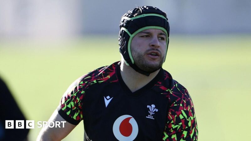 Wales v New Zealand: Uncapped flanker Harri Deaves to make first start