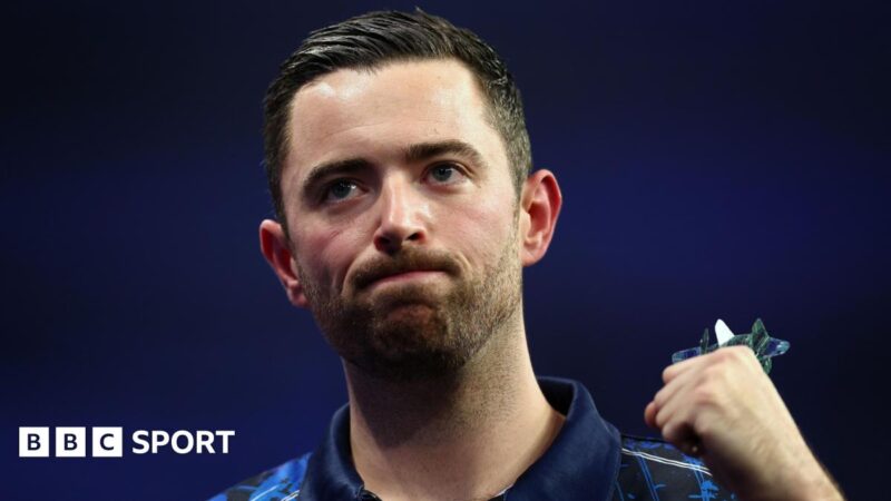 Grand Slam of Darts: Luke Humphries cruises into quarter-finals