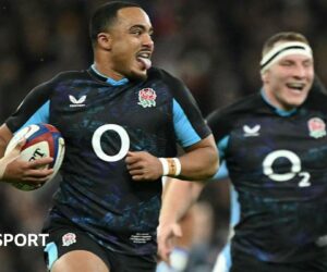 England 27-23 Argentina: Hosts hold off Pumas fightback