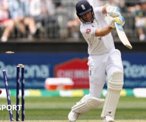 Ashes 2025-26: England in danger of first Test defeat after another collapse in Perth