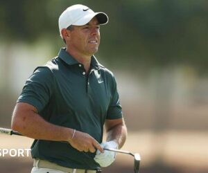 Rory McIlroy tightens grip on Race to Dubai title after impressive opening round