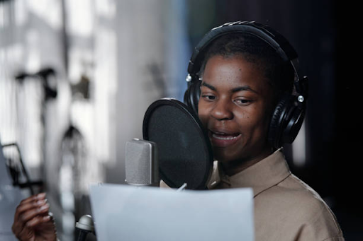 How to Become a Voice Actor in 2025