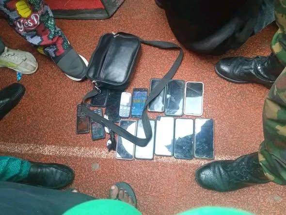 Bayelsa vigilante nabs suspected phone thief at Governor Diri’s defection ceremony
