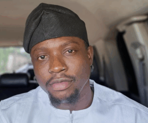 Airline deboards VeryDarkMan, Mr Jollof after onboard fight