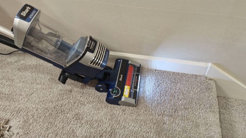 Shark Stratos Upright AZ3002 review: a straightforward vacuum with powerful suction