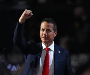 US Senator proposes bill to end dual citizenship