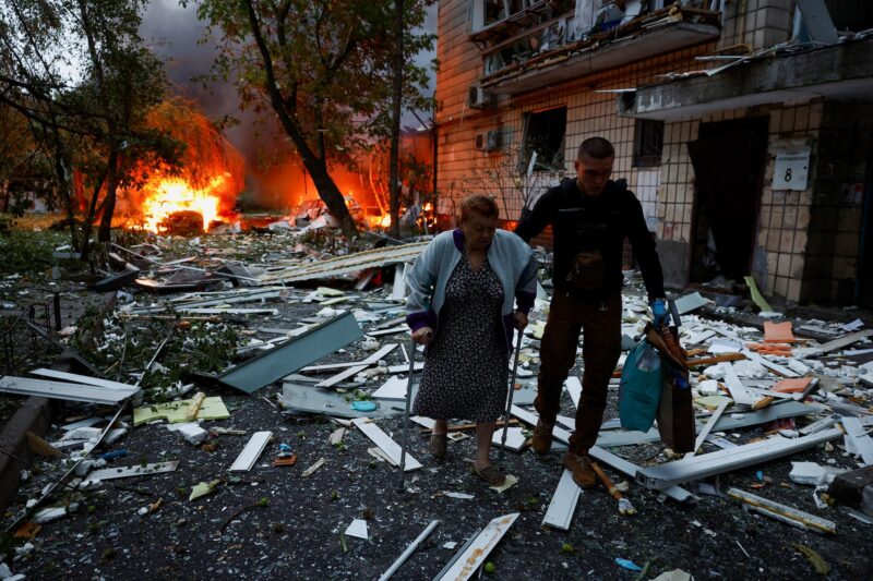 Massive Russian Strike Hits Ukrainian City As US Peace Talks Ends – Arise News