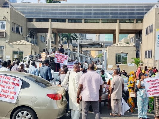 PHOTOS: Contractors Block Finance Ministry Over Debt