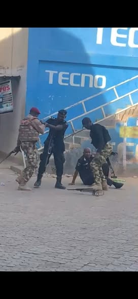 Soldiers, policemen fight publicly in Jos