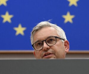 Chat Control: EU Commissioner backs Parliament line on targeted monitoring