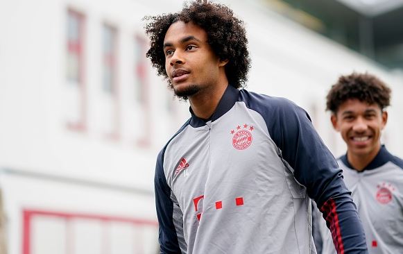 Man Utd Ready to Sell Zirkzee as Three Clubs Circle