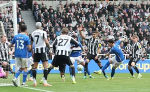 Sunderland stun Newcastle with late derby win at St James’ Park