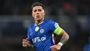 Rosenior: Enzo Fully Committed to Chelsea Future