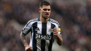 Man United Eyes Newcastle Star Guimarães in Transfer Bid