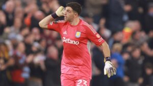 'Big kid' Martínez leads Villa to Europa League QF
