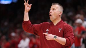 Georgia Tech names ex-Troy coach Cross as HC