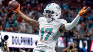 Source: Broncos get Waddle in deal with Dolphins