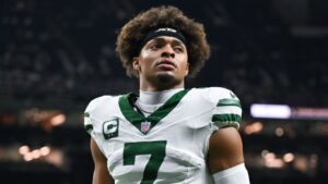 Sources: Jets trade QB Fields to Chiefs for pick