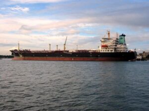 War: Crude oil tanker successfully sails through Strait of Hormuz