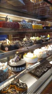 “For an hour straight”- Man goes on a cake date, ends up in tears