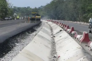 Youths, students block Benin-Lagos Expressway to protest economic hardship in Nigeria